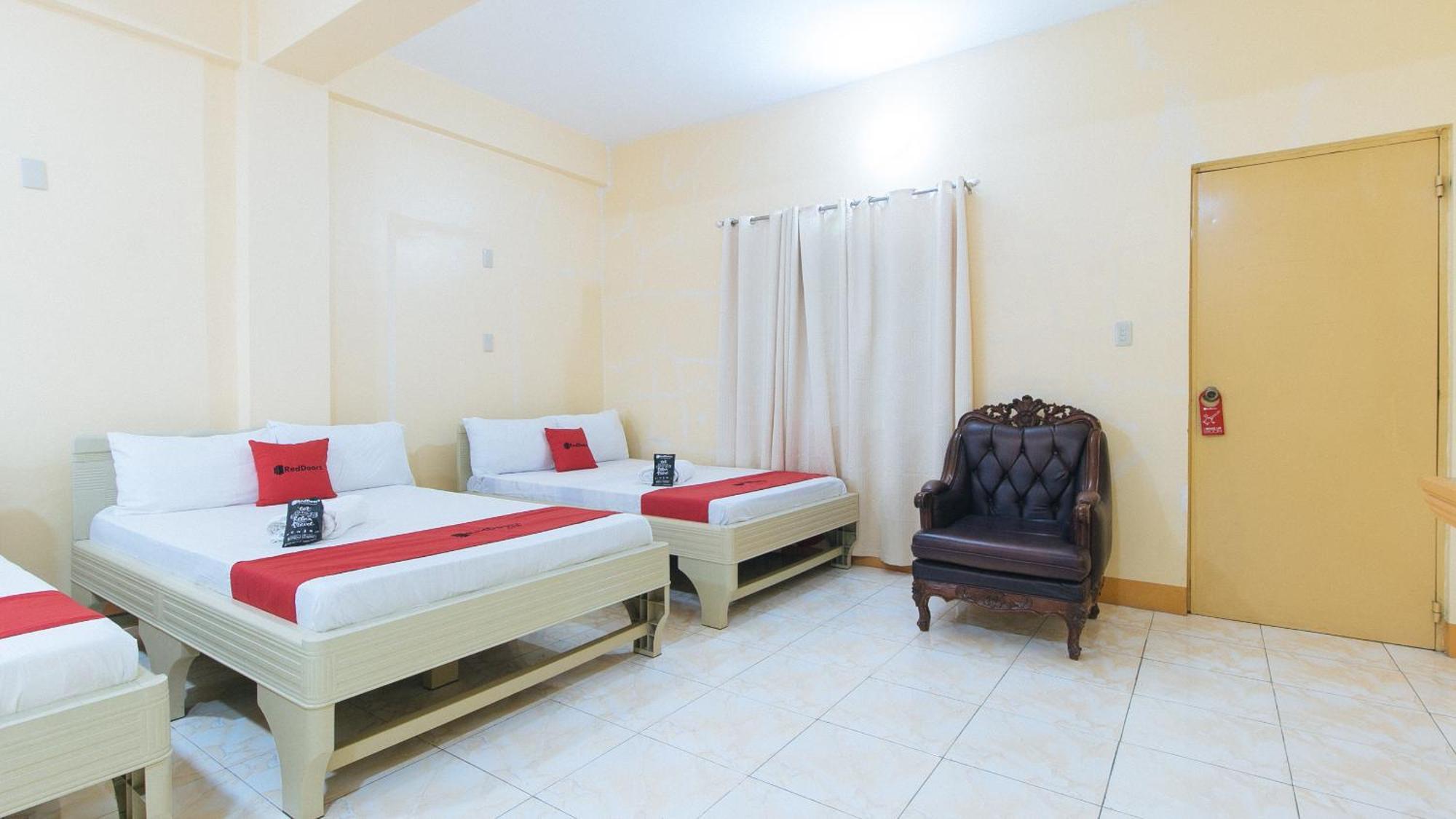 Reddoorz @ Goldland Spring Resort Urdaneta City Exterior photo