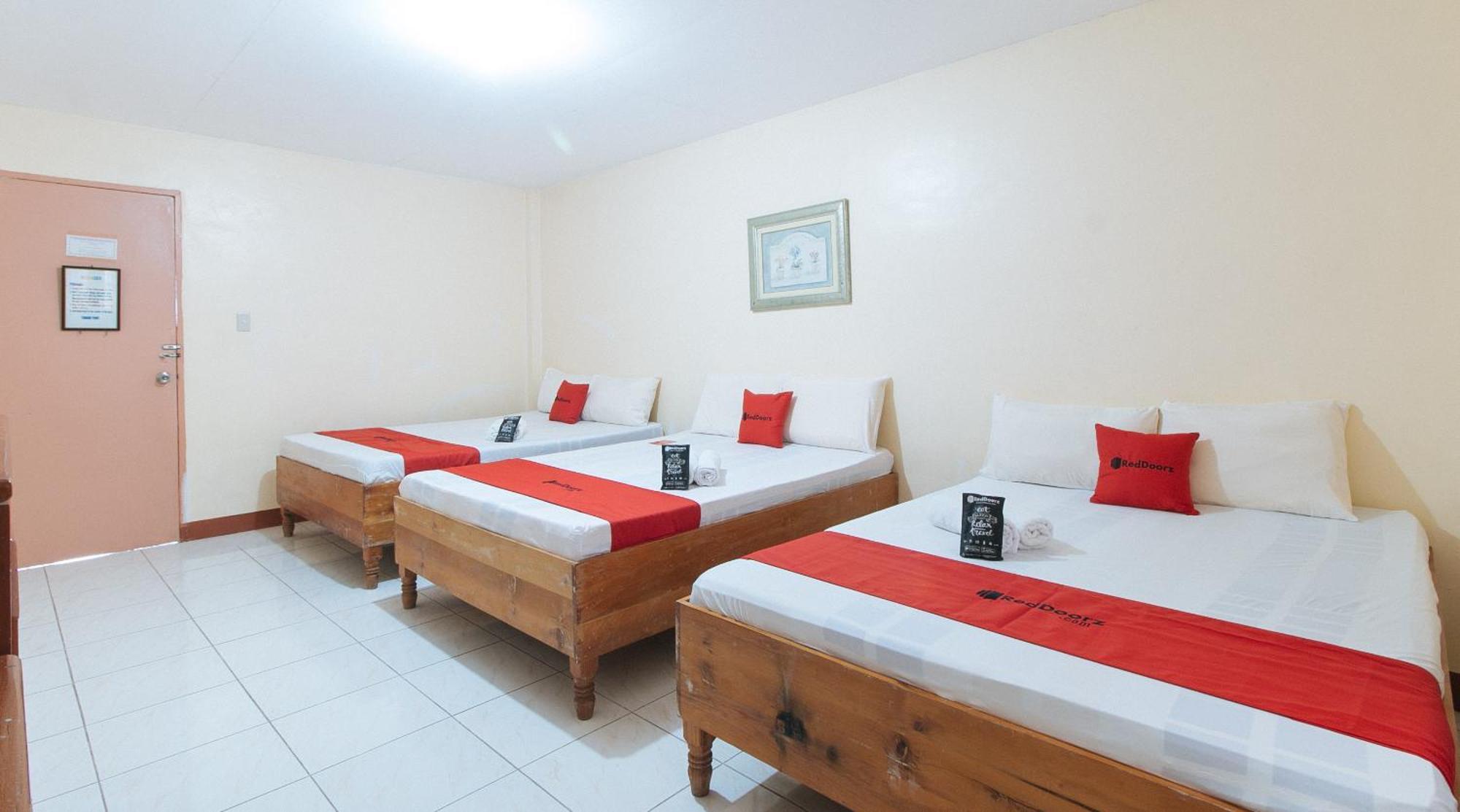 Reddoorz @ Goldland Spring Resort Urdaneta City Exterior photo