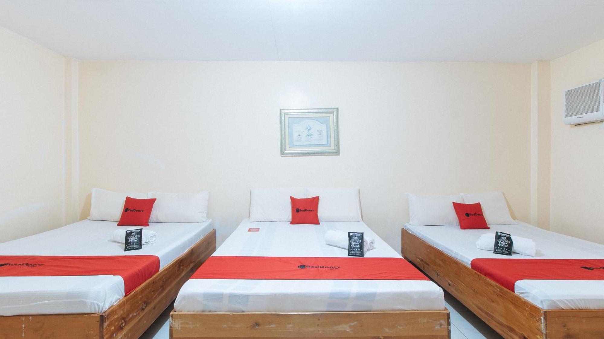 Reddoorz @ Goldland Spring Resort Urdaneta City Exterior photo