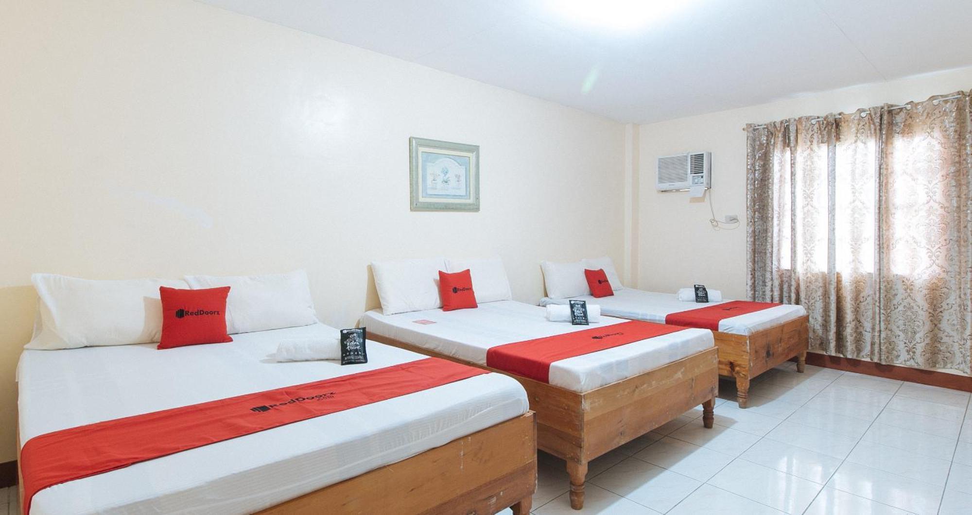 Reddoorz @ Goldland Spring Resort Urdaneta City Exterior photo