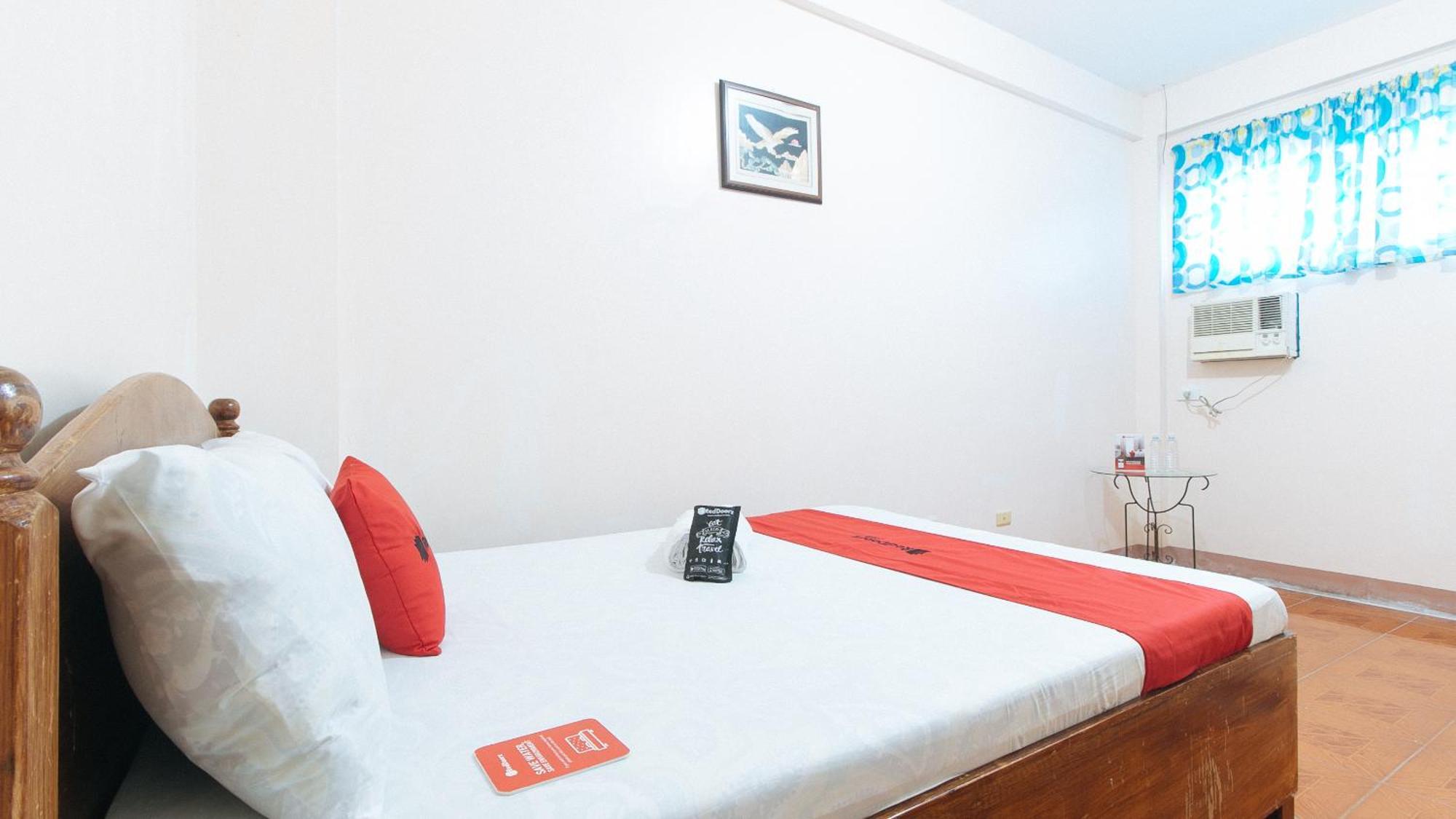Reddoorz @ Goldland Spring Resort Urdaneta City Exterior photo