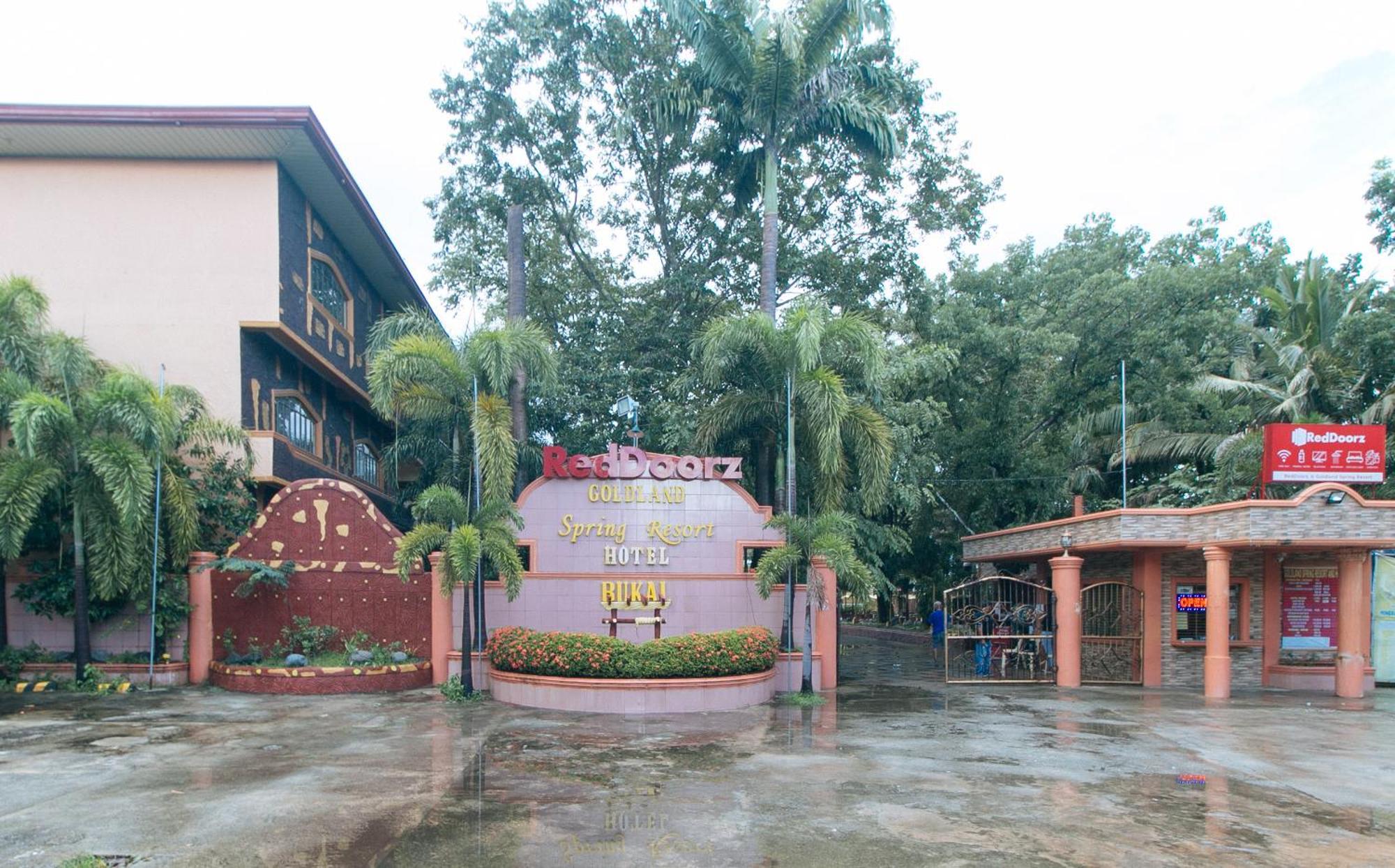 Reddoorz @ Goldland Spring Resort Urdaneta City Exterior photo