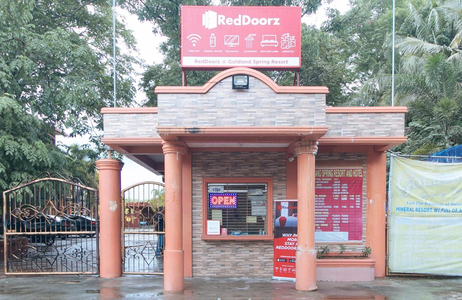 Reddoorz @ Goldland Spring Resort Urdaneta City Exterior photo