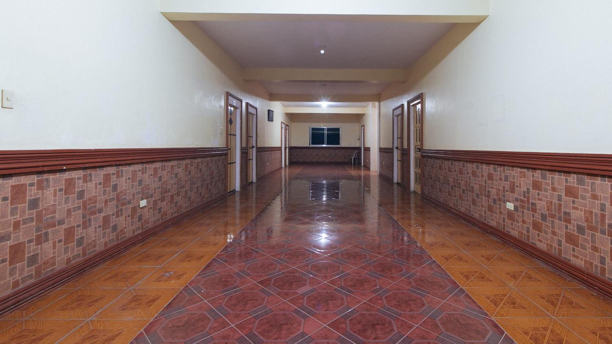 Reddoorz @ Goldland Spring Resort Urdaneta City Exterior photo
