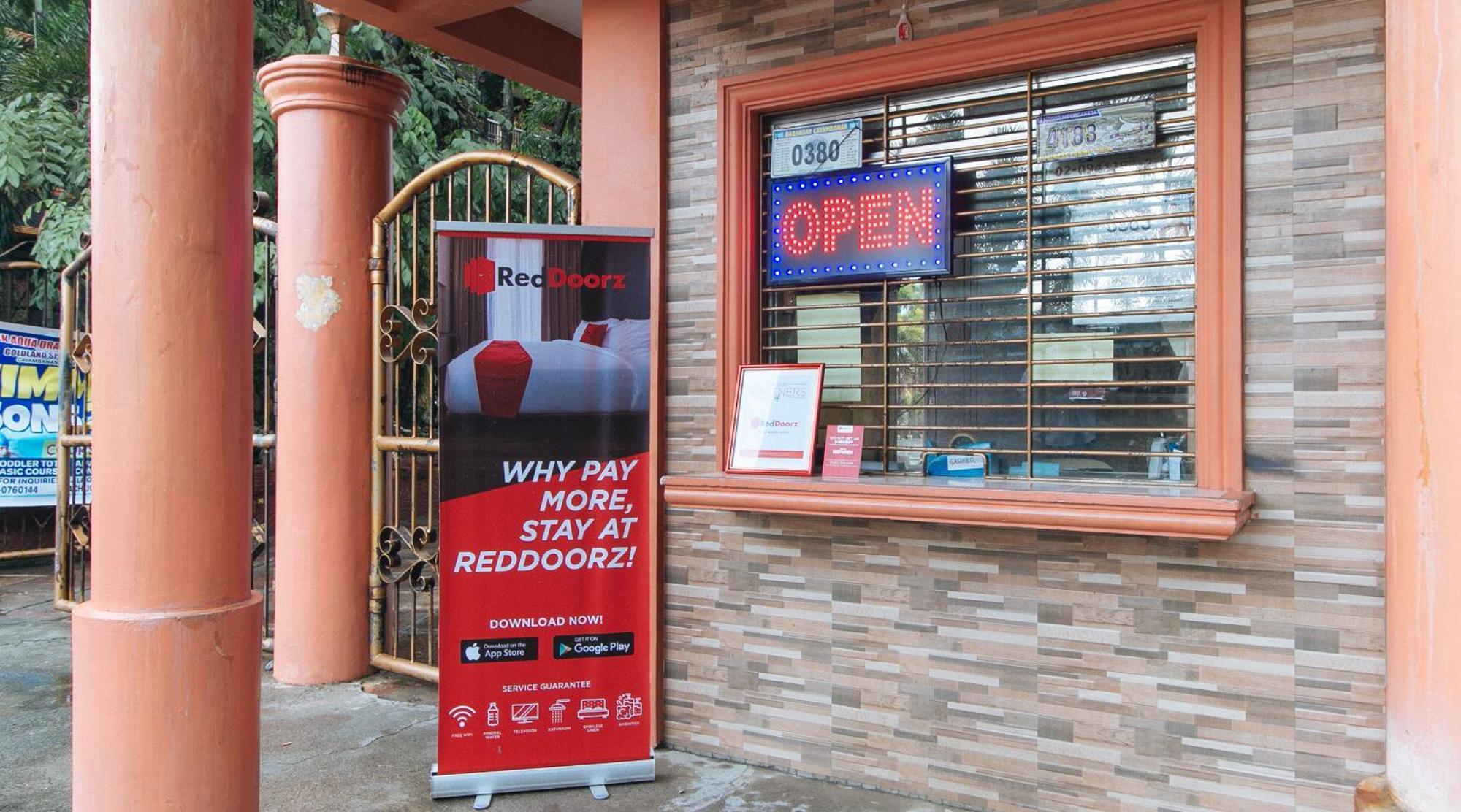 Reddoorz @ Goldland Spring Resort Urdaneta City Exterior photo