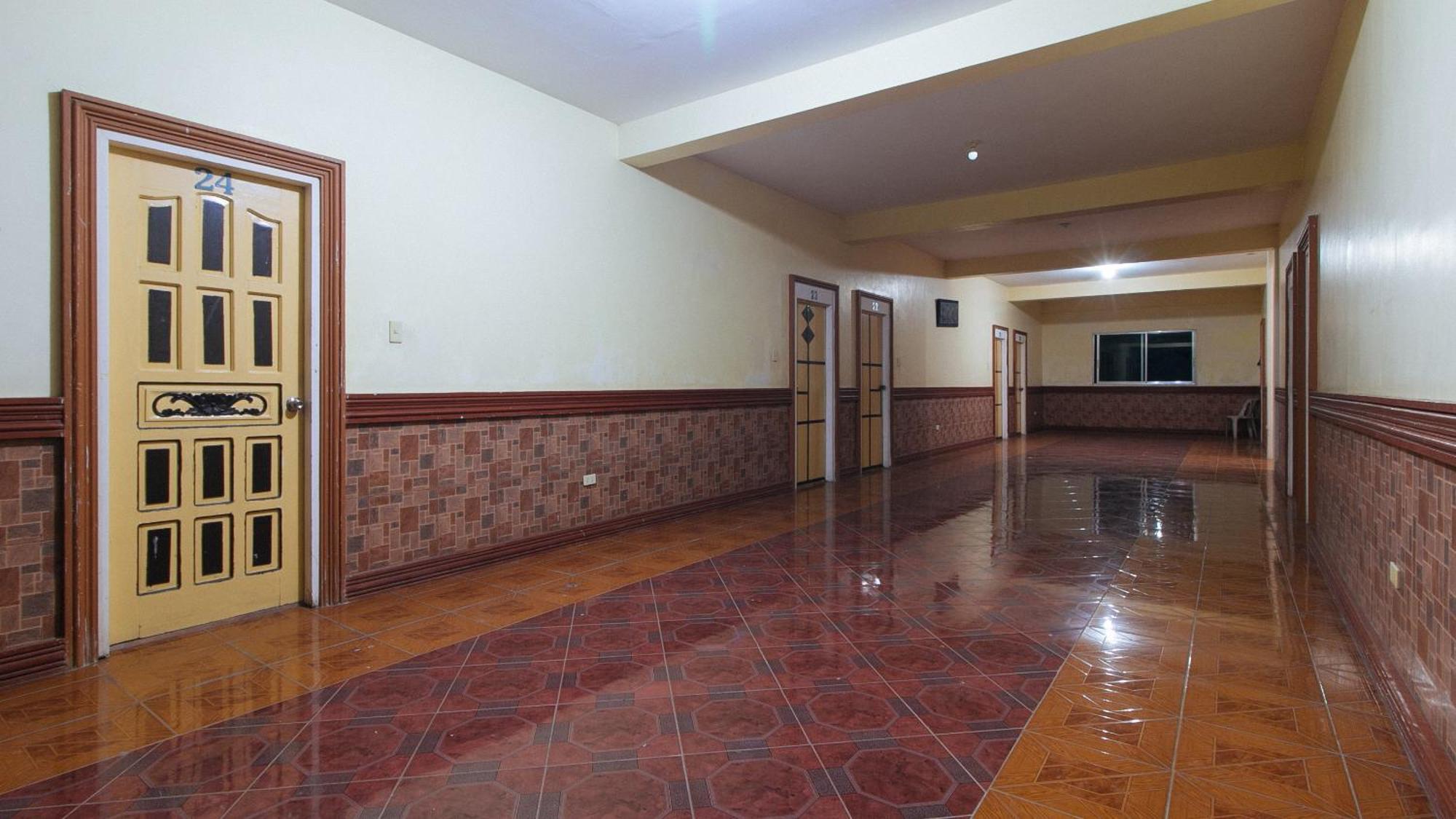 Reddoorz @ Goldland Spring Resort Urdaneta City Exterior photo